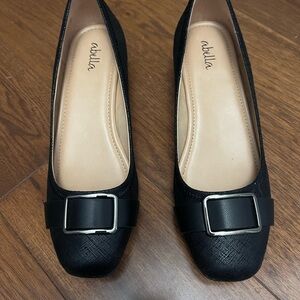 Abella Women's Black Buckle Ballet Flats - Size 8.5